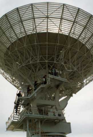 radio telescope.jpg (20085 bytes)