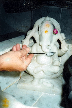 ganesh3.jpg (98756 bytes)